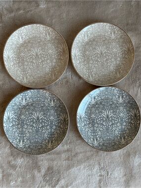 Morris & Co. Set of 4 Blue Cream Floral Pattern Plates